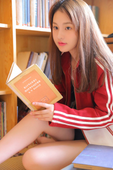 女邻居掀开短裙让我挺进电影